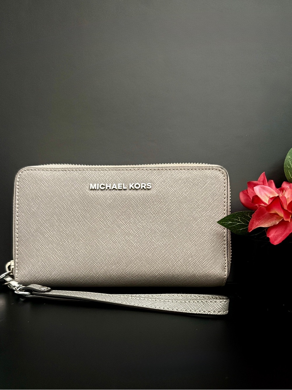 Michael Kors Jet Set Travel Large Zip Around Wristlet Wallet Grey